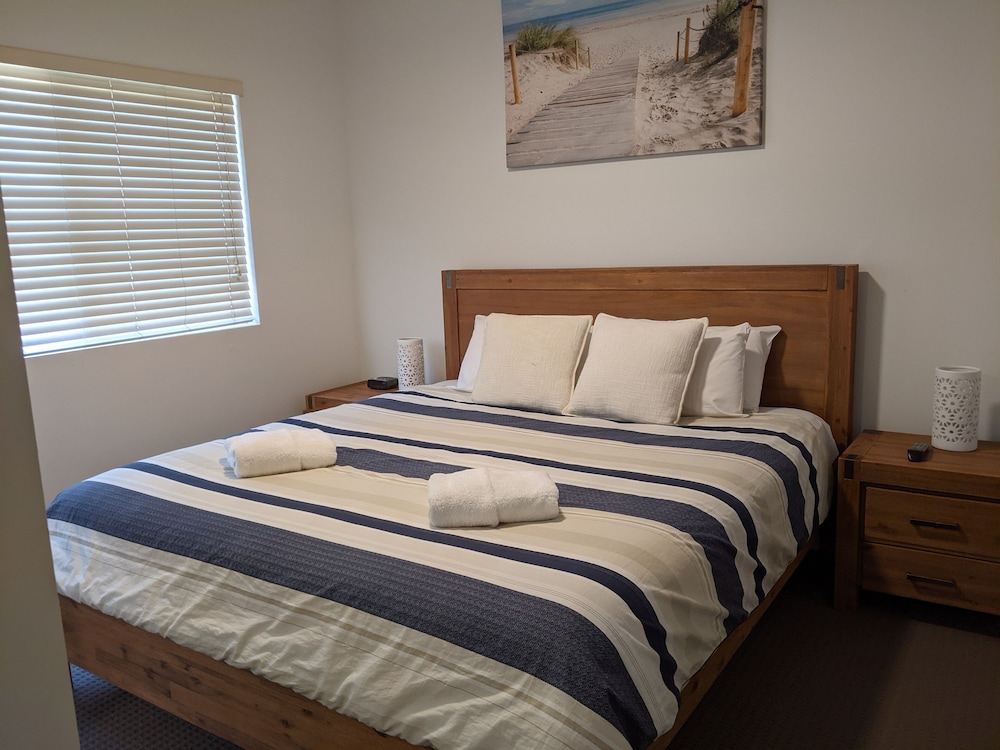 MOORINGS BEACH RESORT 8/77