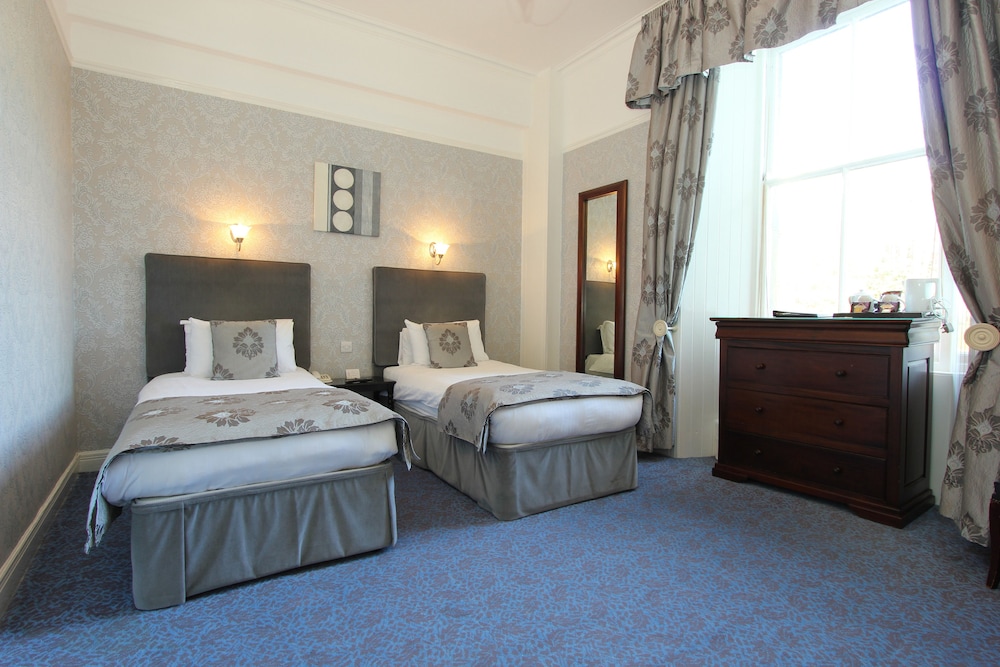 Room, Twin Beds, Valley View