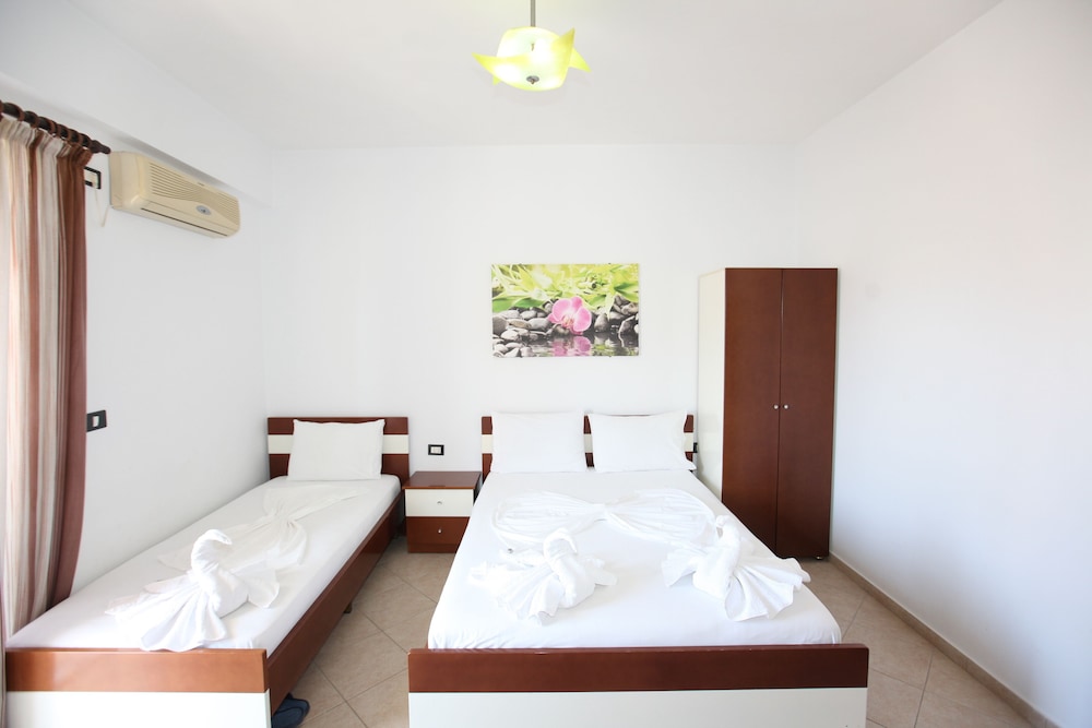 ROOM, TRIPLE, SEA VIEW