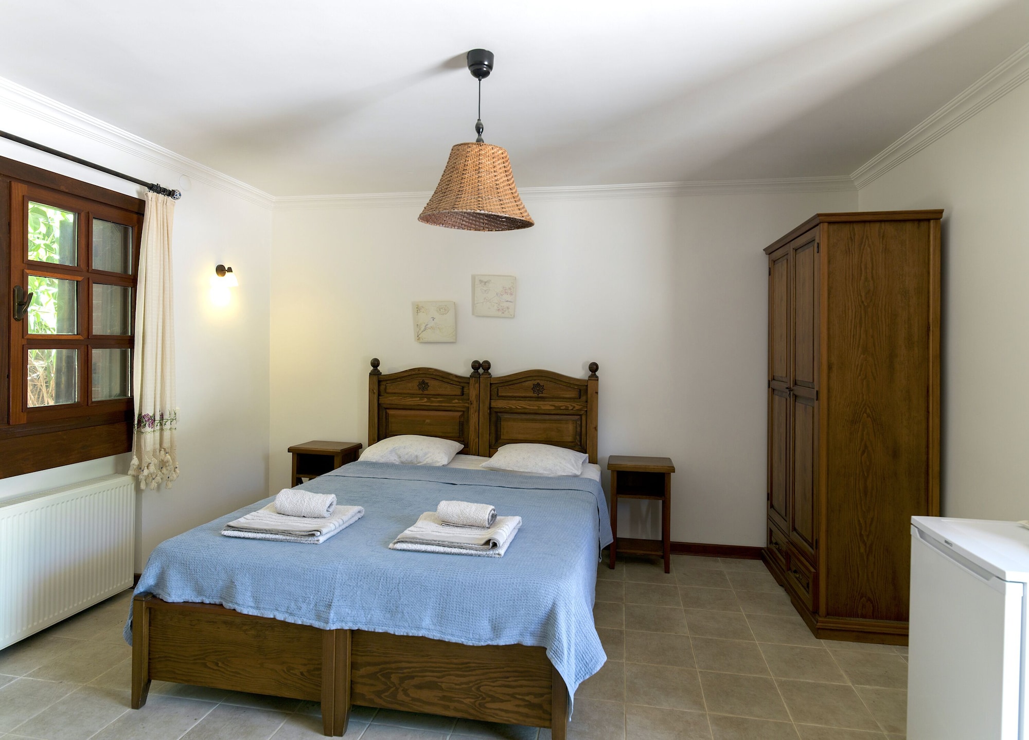 Room, Queen Bed, Sofa