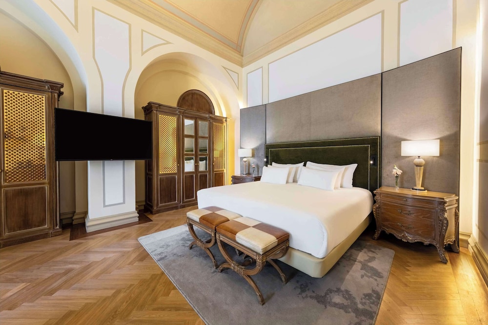 PRESIDENTIAL, SUITE