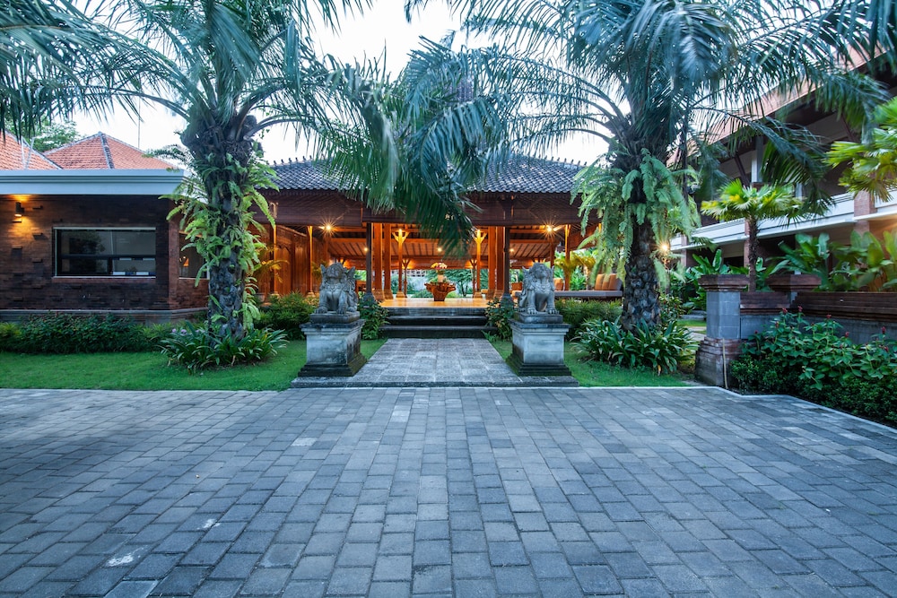 Griya Shanti Suites 33/37