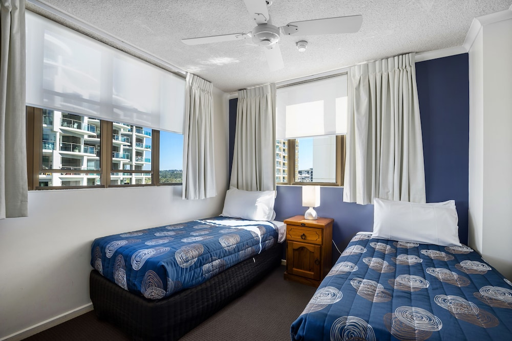 PACIFIC BEACH RESORT 20/77