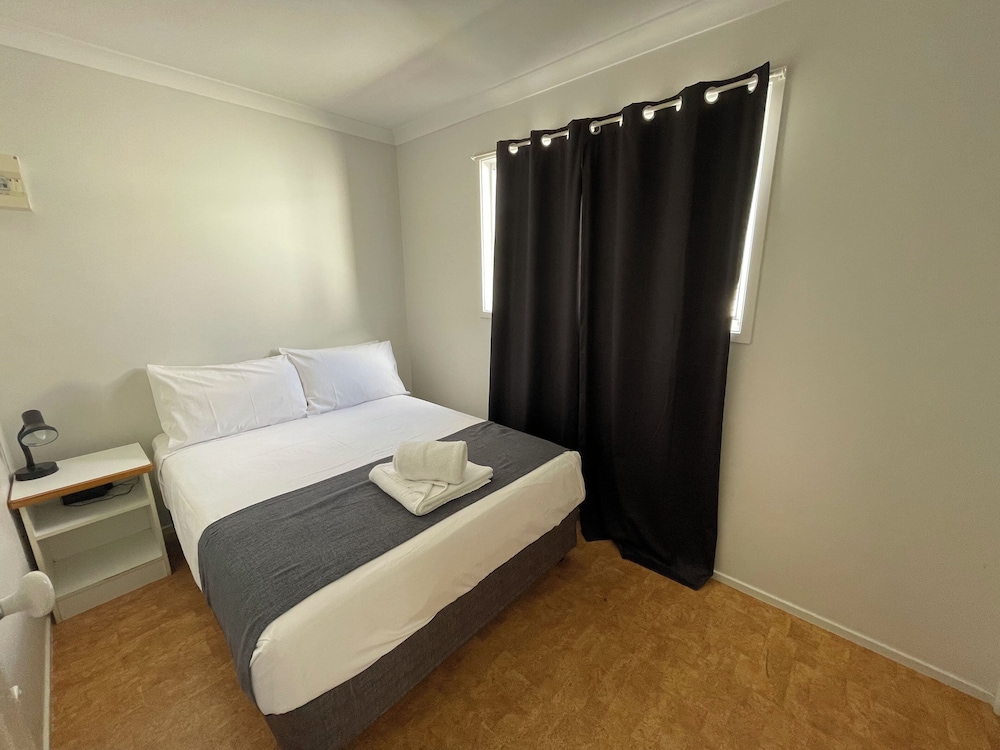 2 Bedrooms, Cabin, 1 Double and 2 Bunk Beds