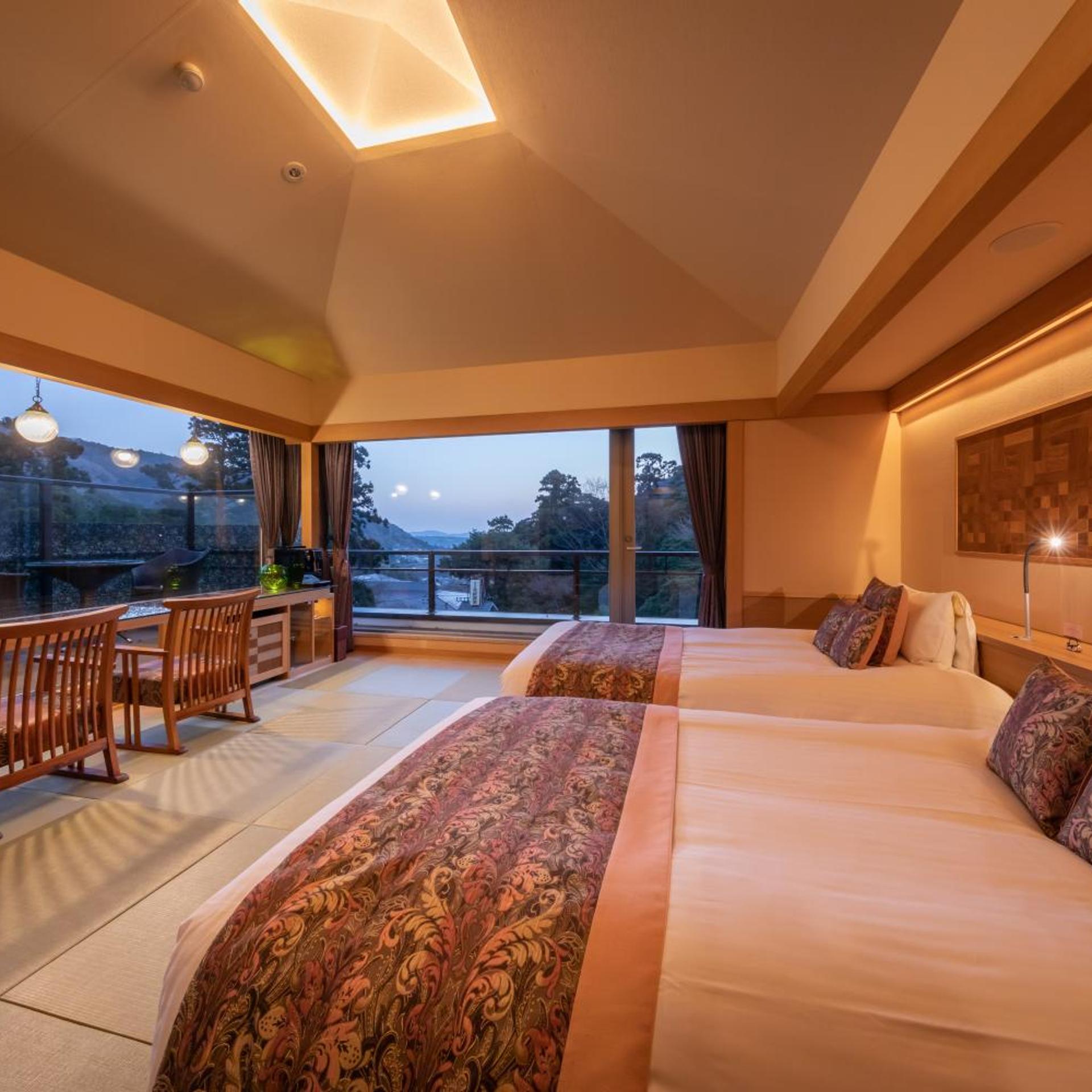 Twin Beds, Outdoor Bath, Corner