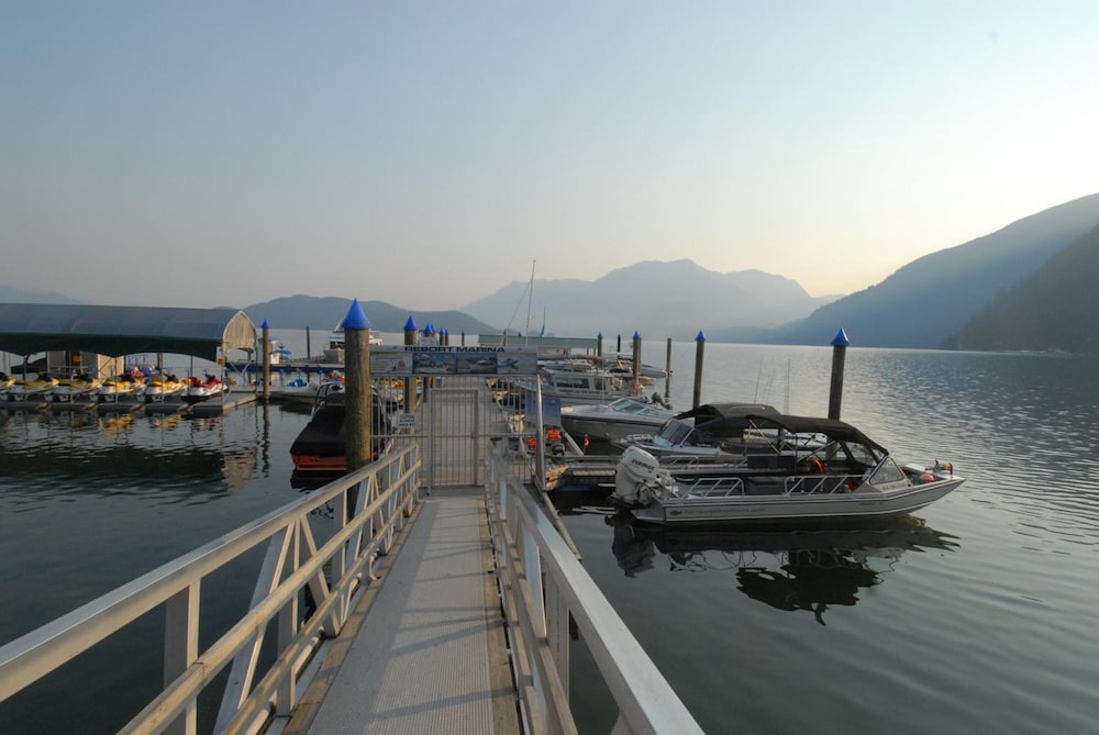 Harrison Resort Hot Springs 64/68