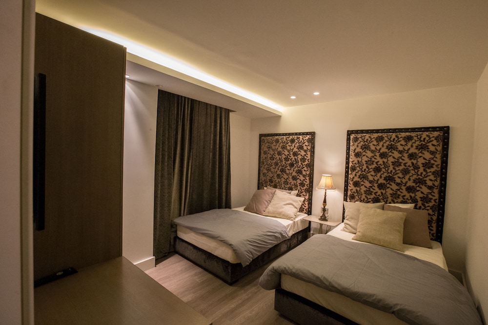 2 BEDROOMS, DELUXE, APARTMENT