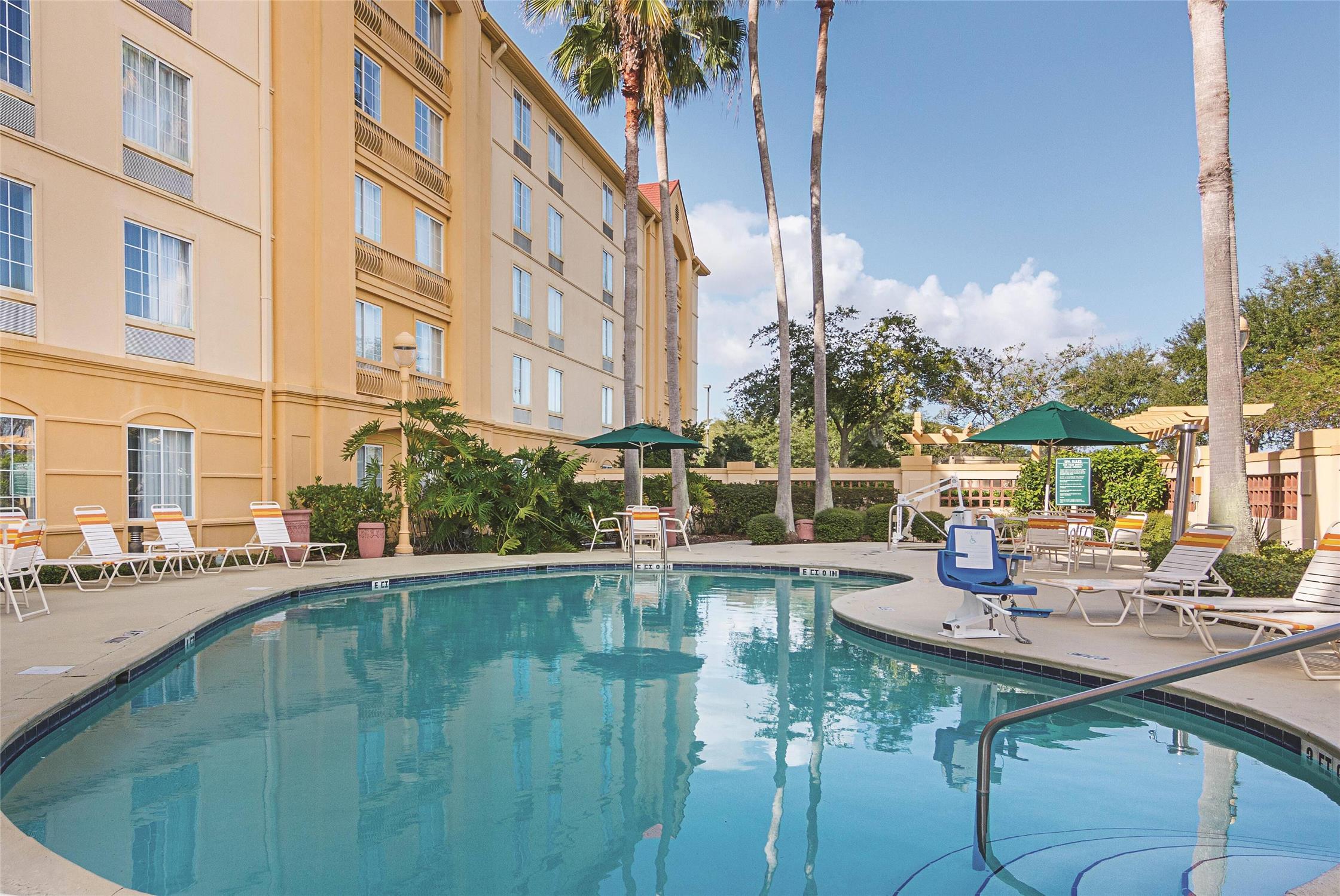 La Quinta Inn And Suites By Wyndham Orlando Airport North 9/45