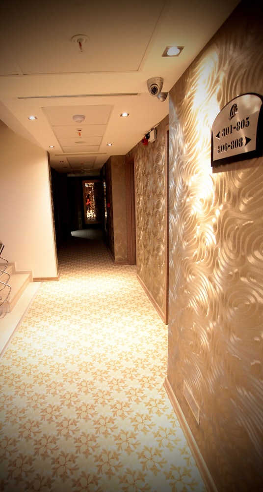 Edis Premier Hotel 21/37