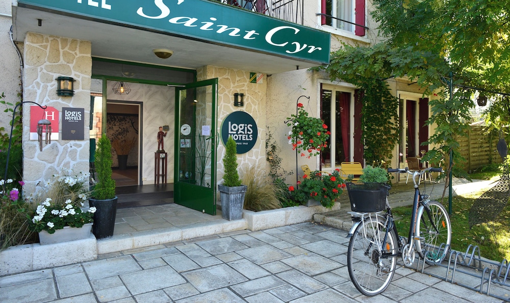 HOTEL LE SAINT CYR 1/41
