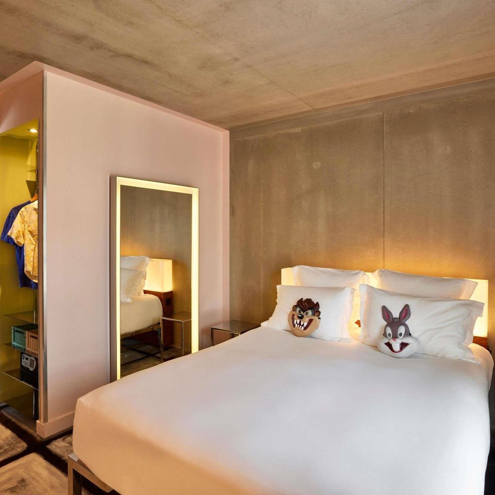 Large Mama, Double Bed, Accessible