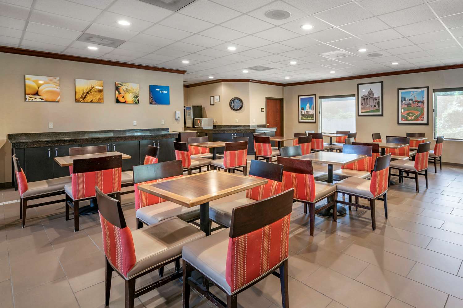 Comfort Inn & Suites St. Louis O Fallon 25/34