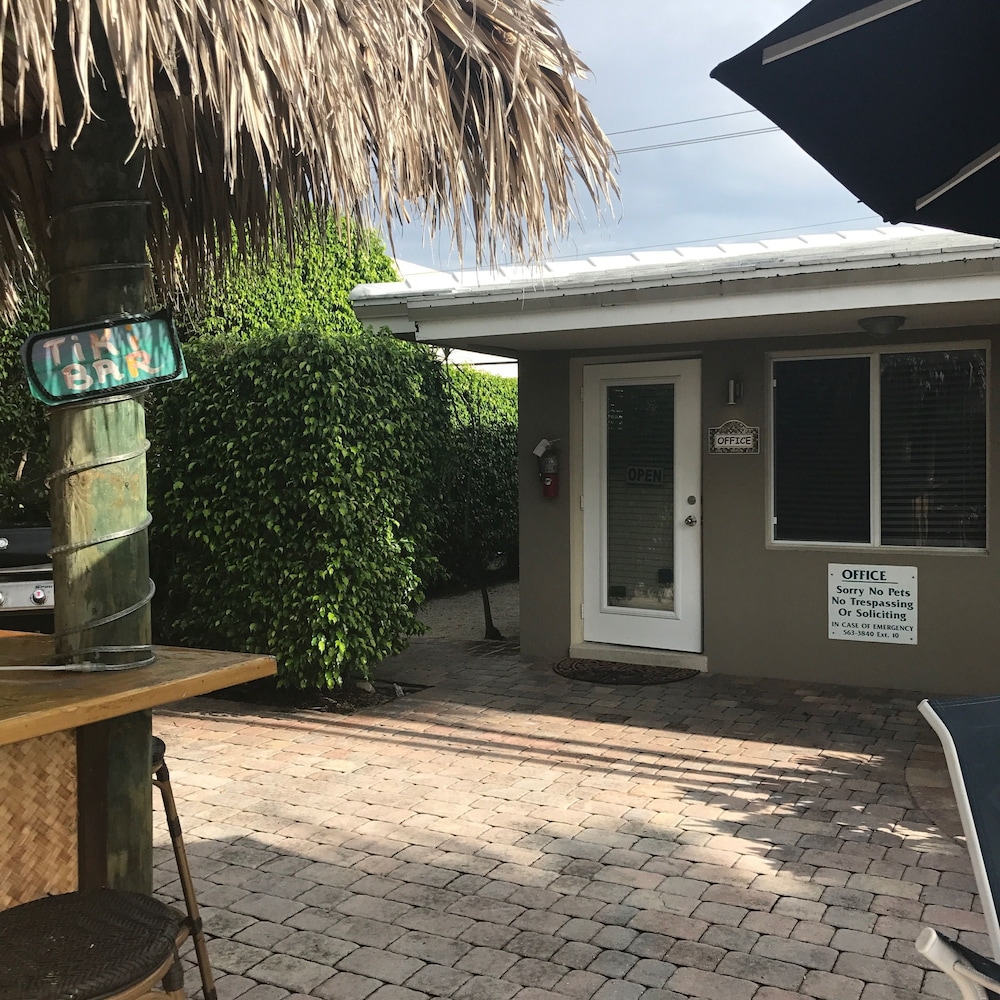 Casitas Coral Ridge formerly Estoril Paradise Inn 45/50