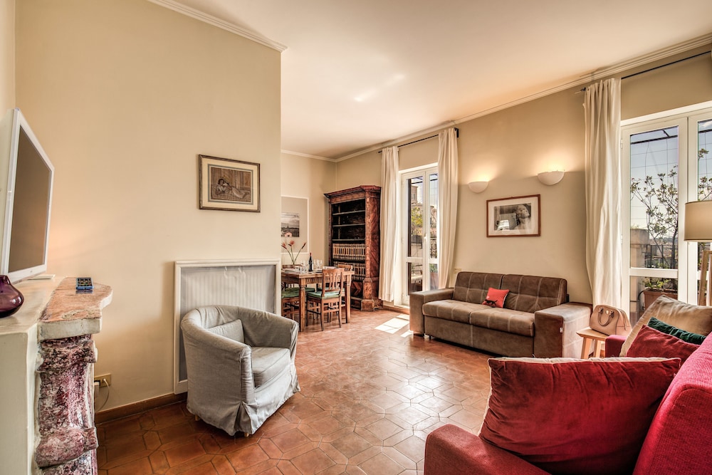 Tritone Top House 52/83