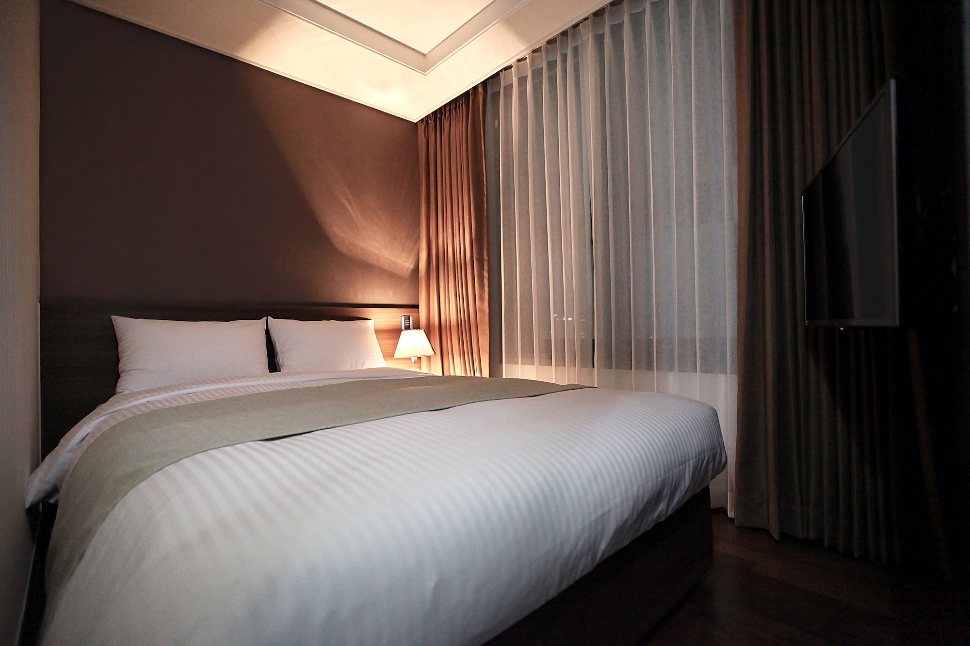 DELUXE, DOUBLE BED