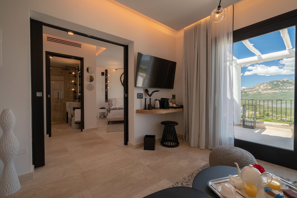 Sulia House Porto Rotondo, Curio Collection by Hilton 40/99