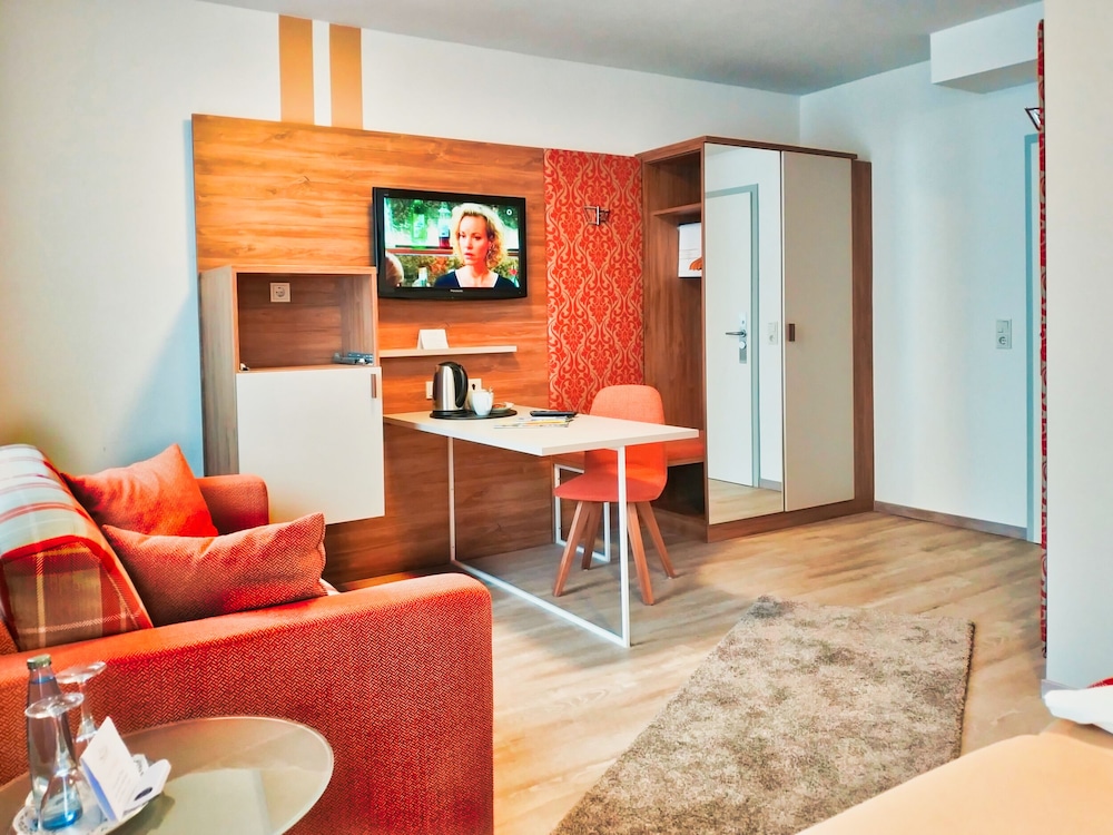 HOTEL MAURER 24/50