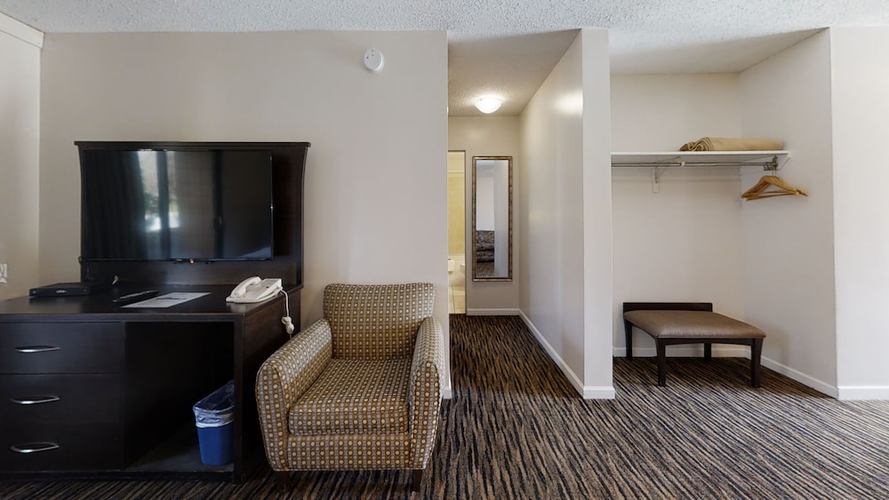 Recreation Inn & Suites 42/63