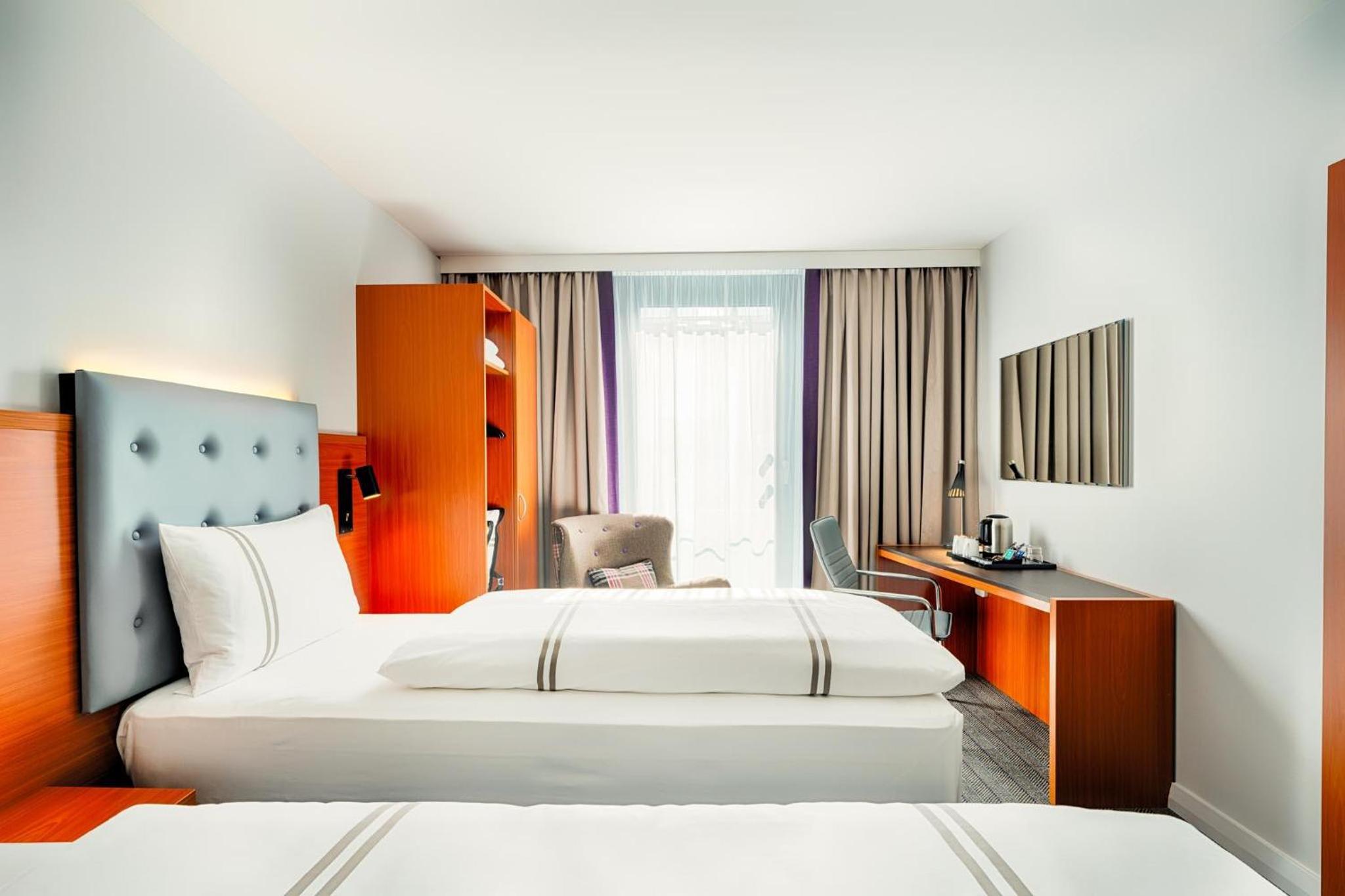 ROOM, TWIN BEDS