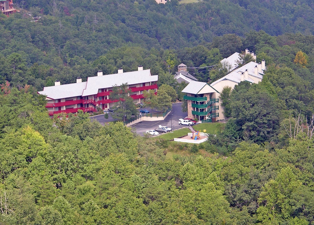 Laurel Point Resort 6/35