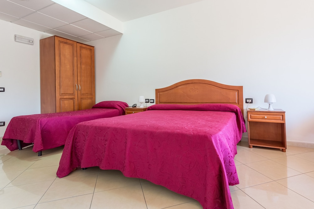 Hotel Plaza 24/50