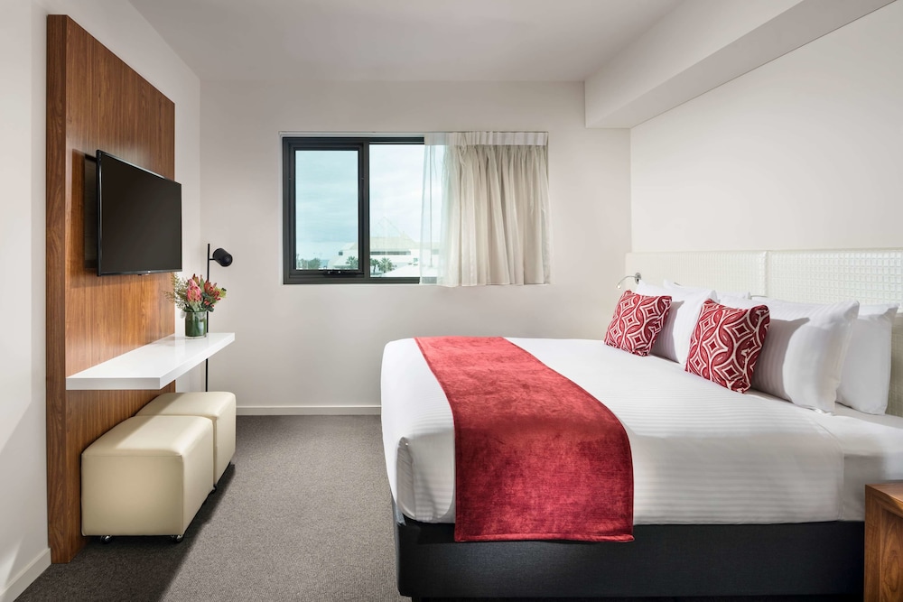 Ramada by Wyndham VetroBlu Scarborough Beach 43/55