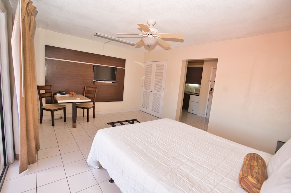 Horizon View Beach Hotel 9/46