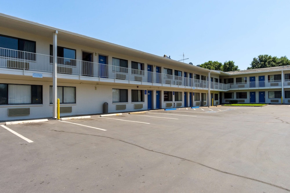 Motel6 Redding, CA - Central 36/47