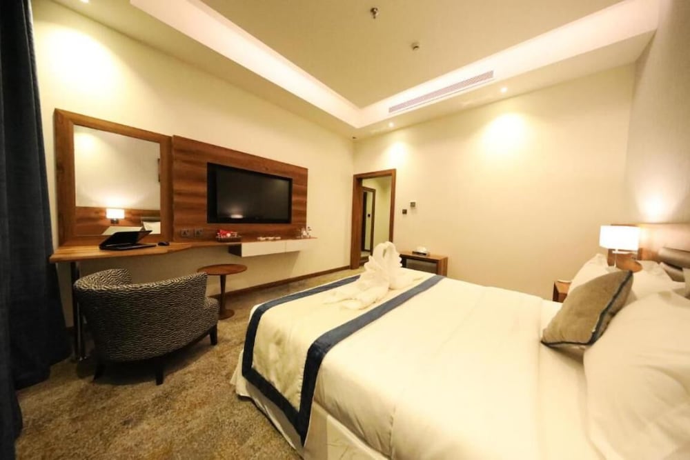 EVA Hotel 7/38