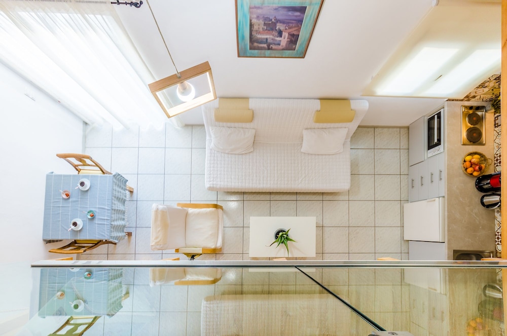 Happiness Apartments 14/75