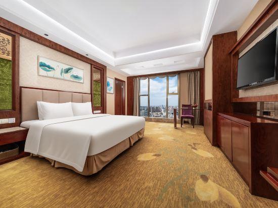 1 Bedroom, Leisure, Suite, Queen Bed, Living Area
