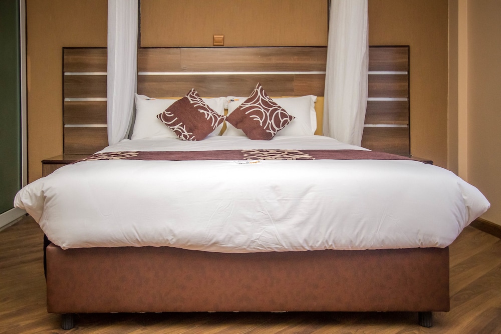 Airport Landing Hotel 23/48