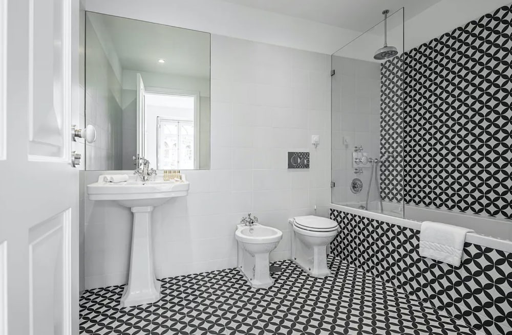 Caleway Hotel 35/37