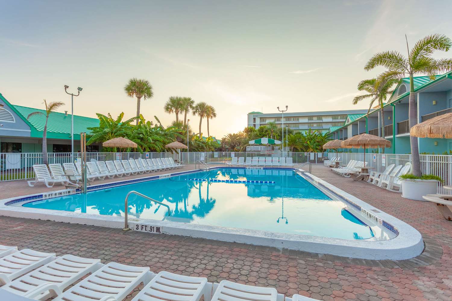 Beachside Hotel and Suites 25/43