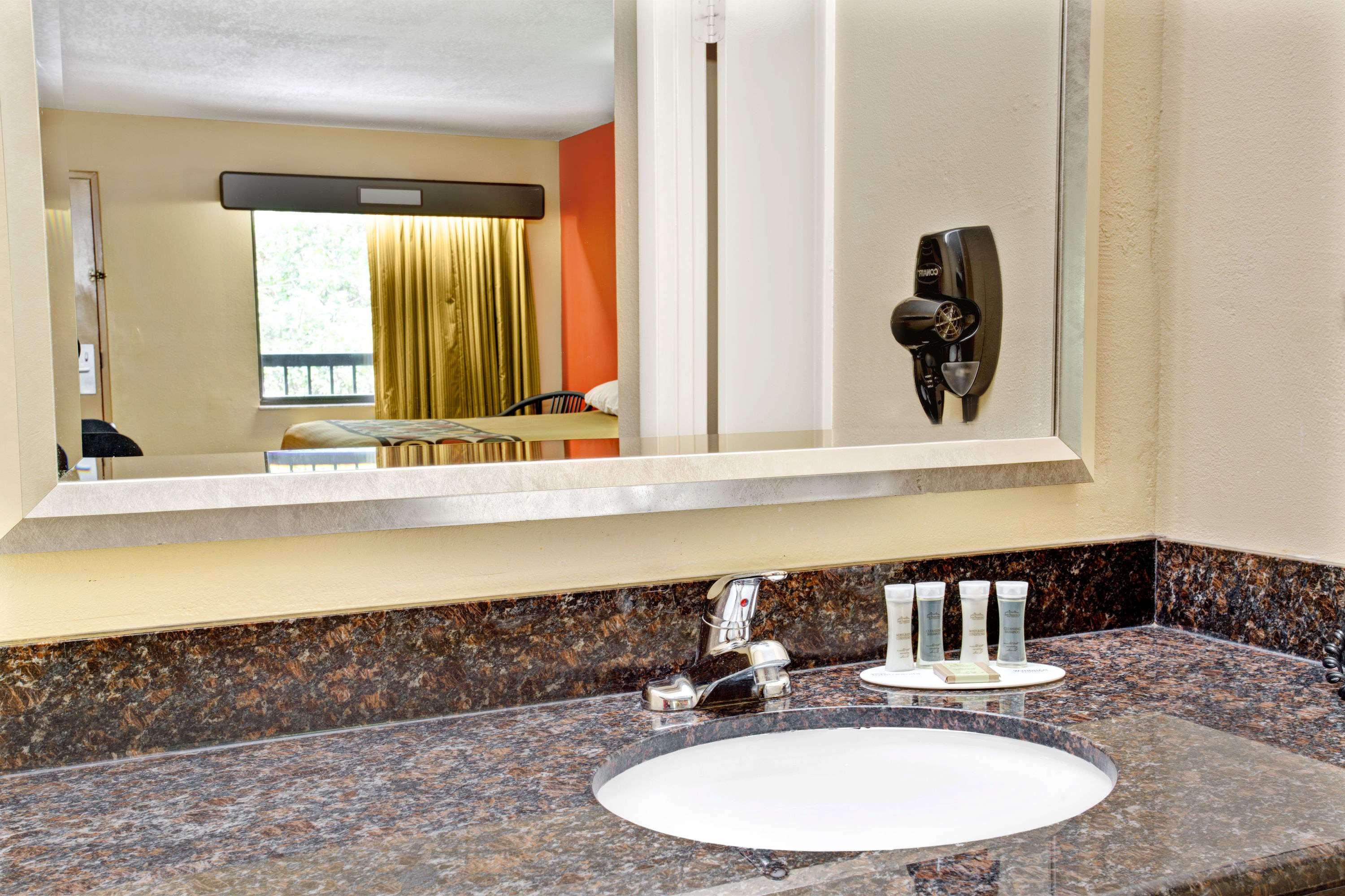 Super 8 By Wyndham Kissimmee/Maingate/Orlando Area 28/28