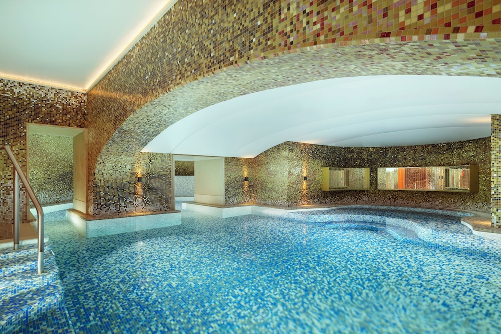 swimming pool spa