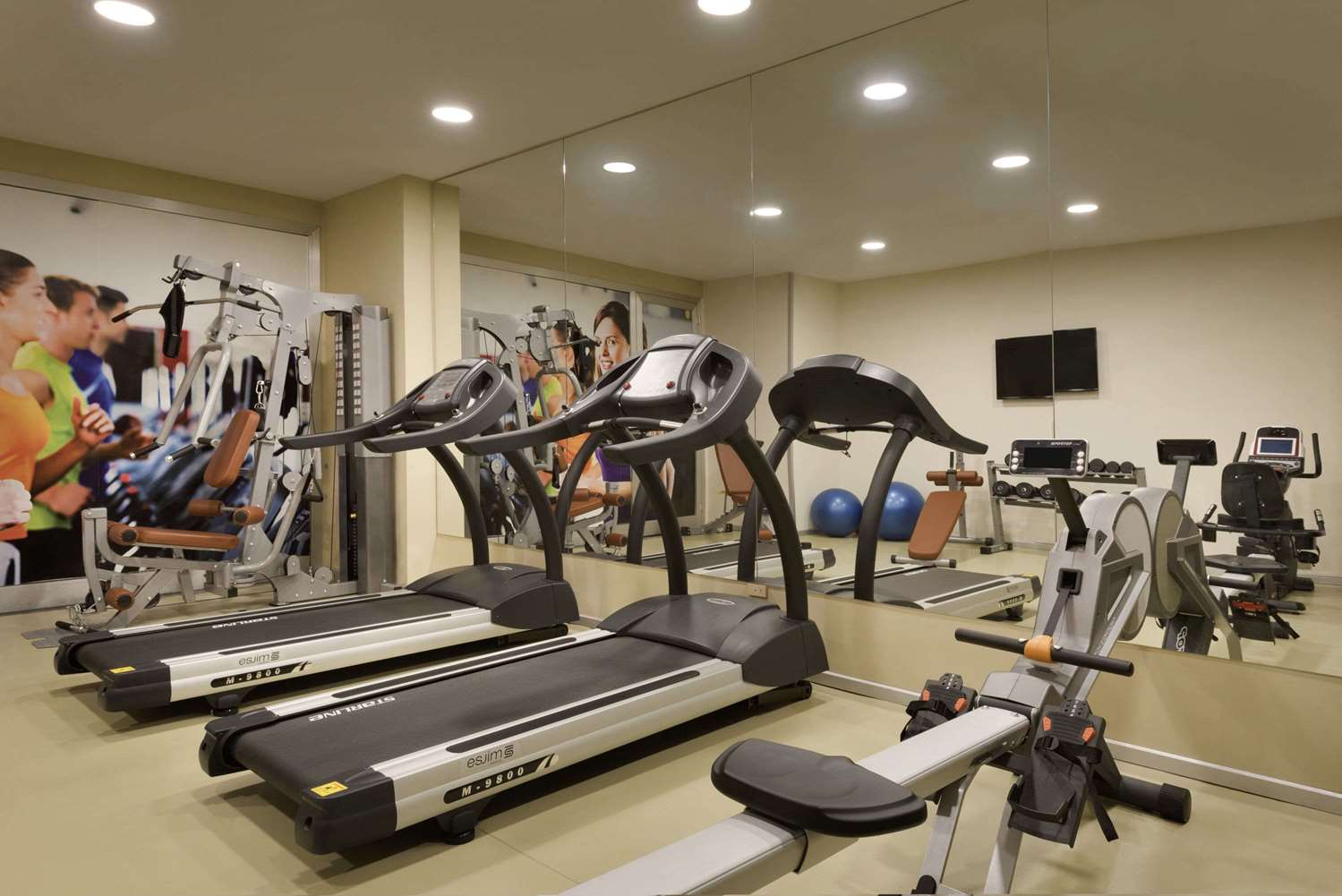Ramada Hotel & Suites by Wyndham Istanbul Sisli 33/51