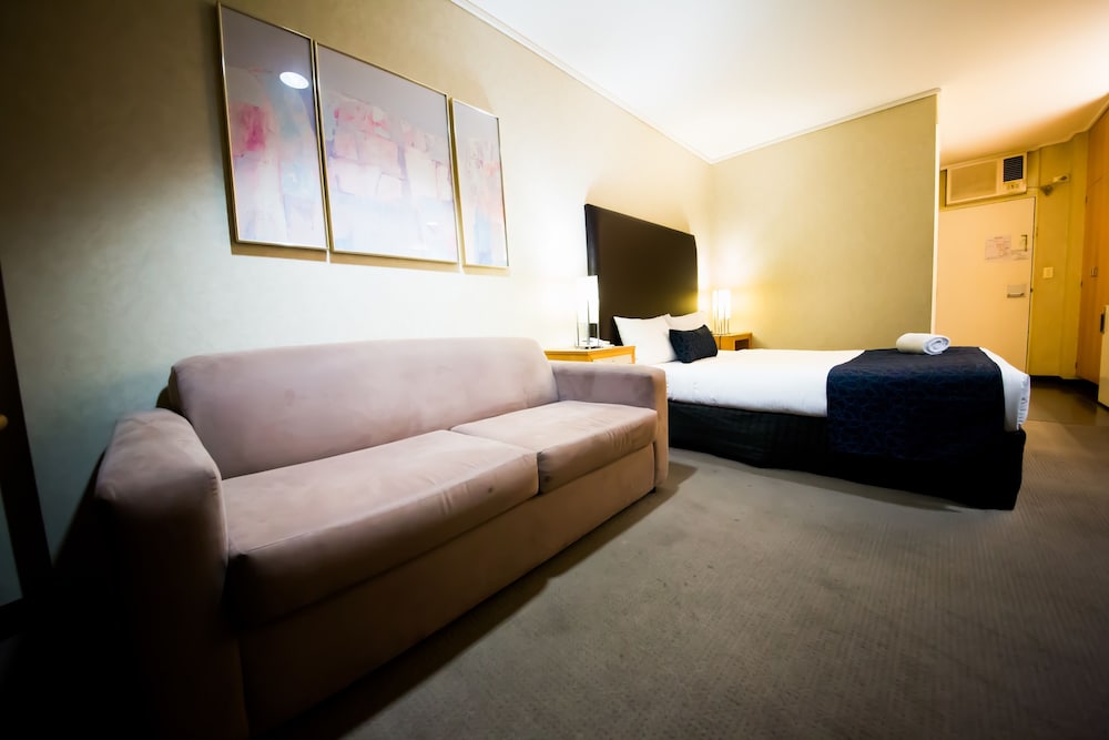 Sandown Regency 25/35