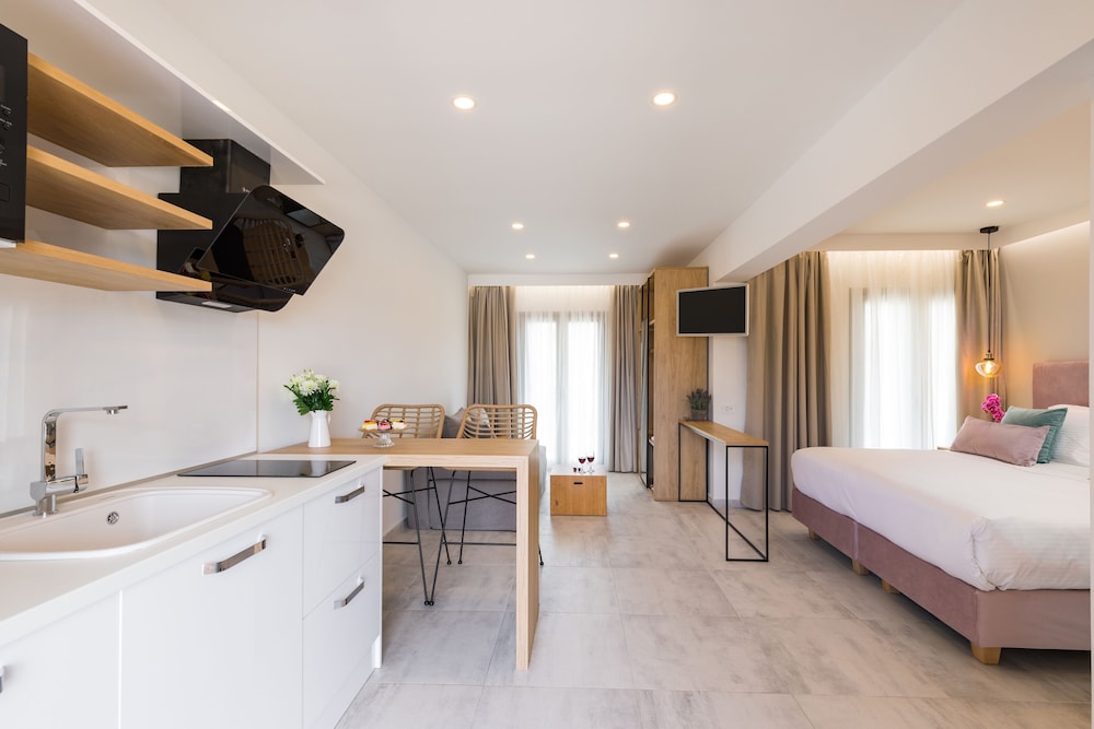 V Luxury Suites 19/50