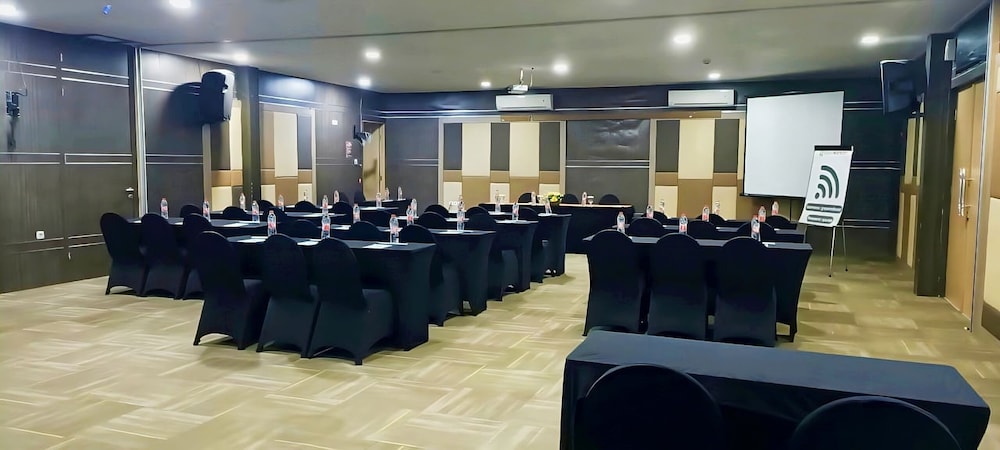 Green Red Hotel Syariah Jombang 67/73