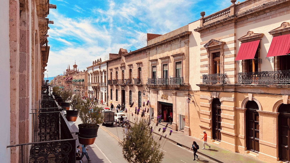 Herencia Hotel By Hosting House 1/50