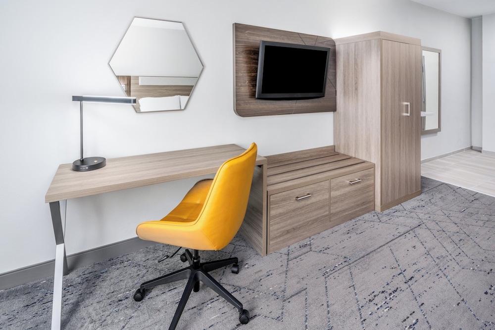 Holiday Inn Express Hotel And Suites Denver North Thornton 41/69