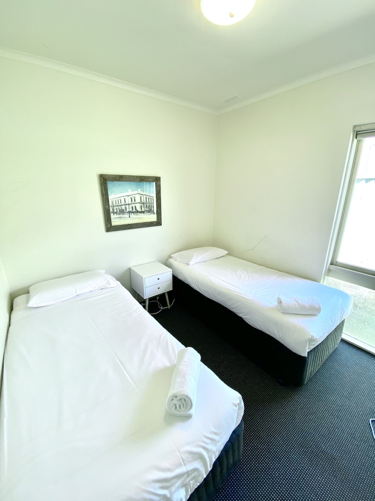 Ballarat Colonial Motor Inn 9/27