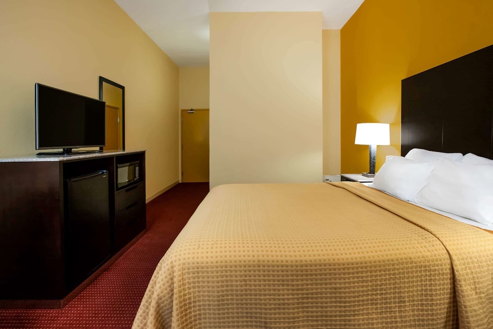 Days Inn by Wyndham Donegal 12/33