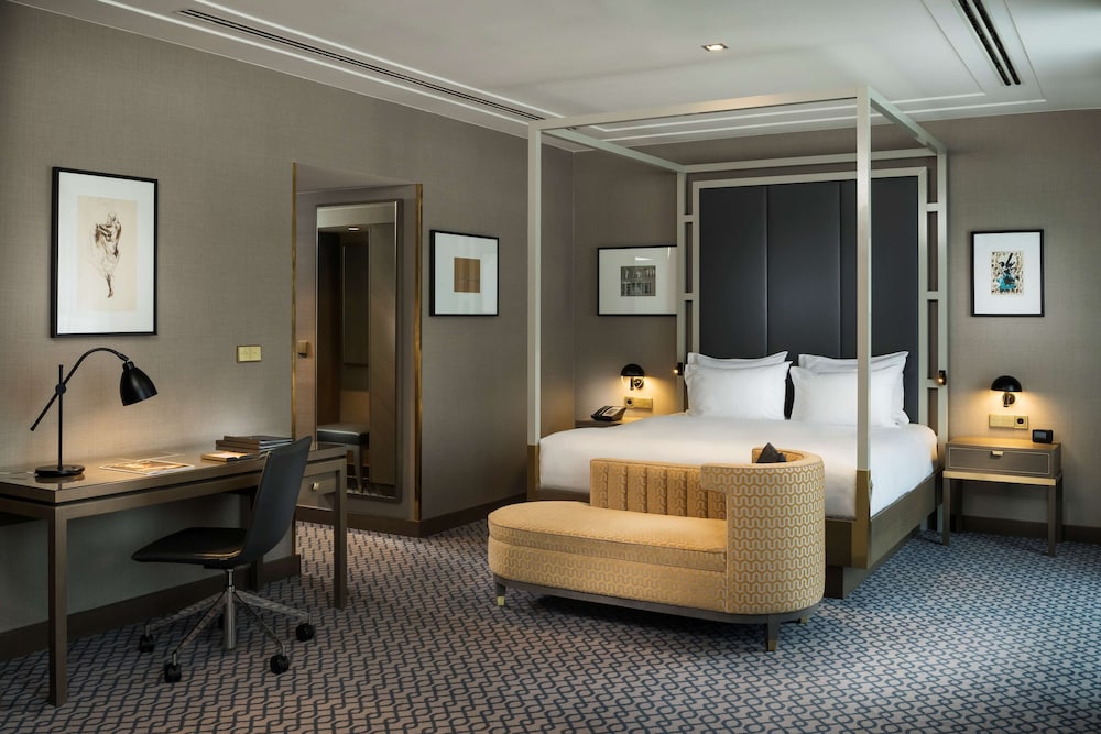 JUNIOR SUITE, PENTHOUSE, KING BED