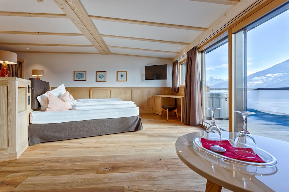 1 Bedroom, Panoramic, Suite, Queen Bed, Mountain View, Hot Tub