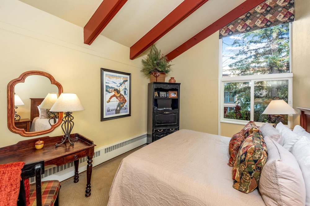 Condo, Valley, Classic, Villa, 4 Beds, 1 King and 2 Double Beds