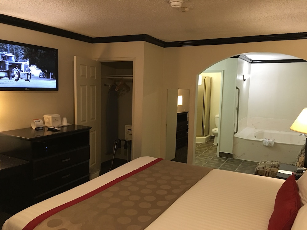 Ramada By Wyndham Ontario 6/31