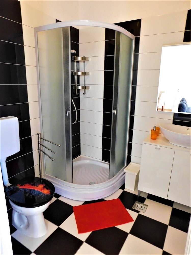 APARTMENTS IVO 13/43