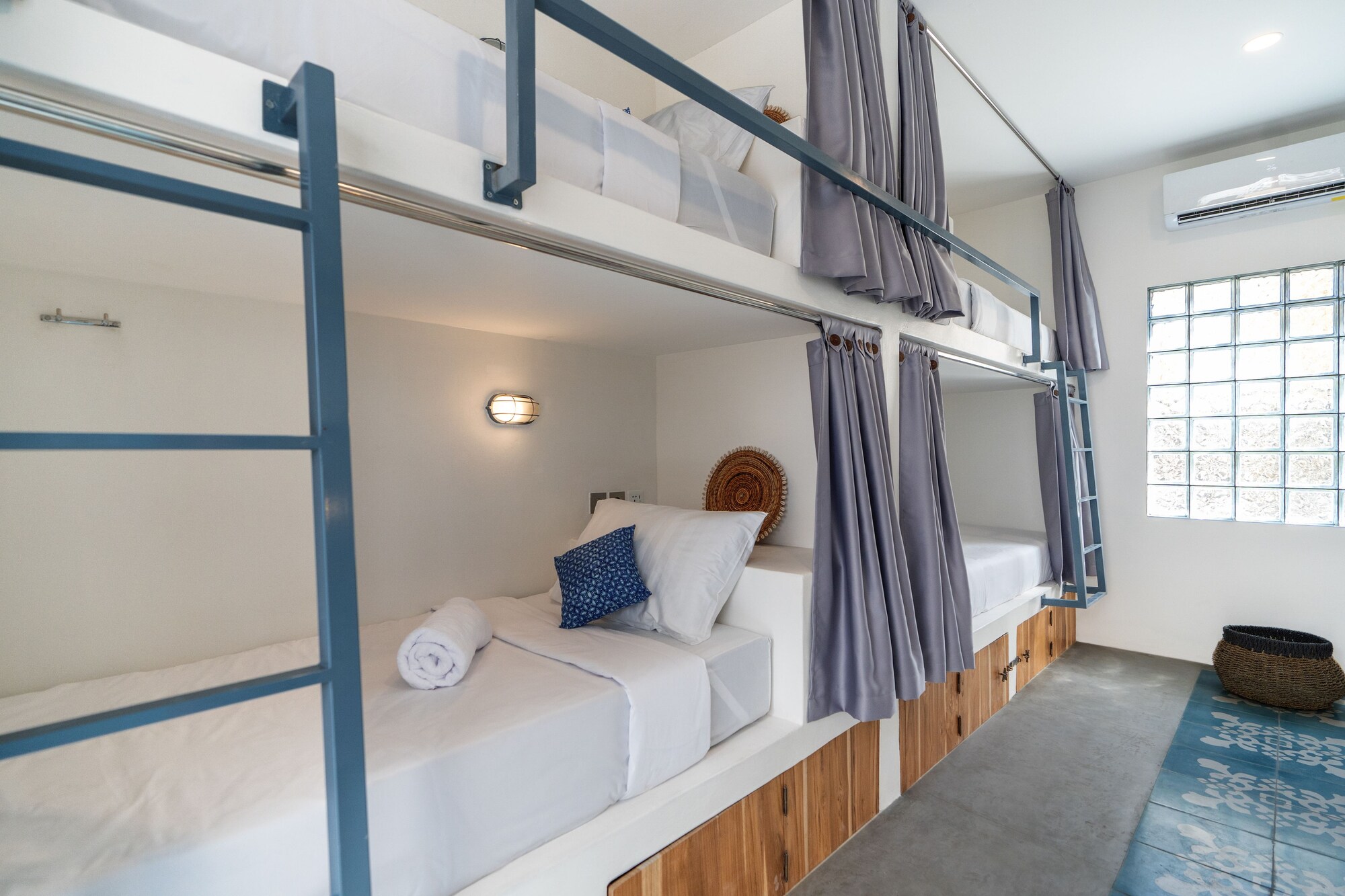 FEMALE DORM, FEMALE ONLY